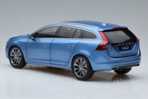 Volvo V60 D3 Power Sininen FAW 1:18 9430839 Metalli — kuva 6 / 7