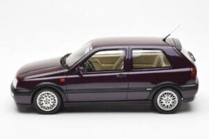 Volkswagen Golf Mk3 VR6 Syncro Tumma Violetti Helmiäinen Otto 1:18 OT1052 Hartsi — kuva 3 / 6