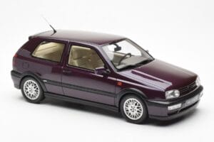 Volkswagen Golf Mk3 VR6 Syncro Tumma Violetti Helmiäinen Otto 1:18 OT1052 Hartsi — kuva 4 / 6