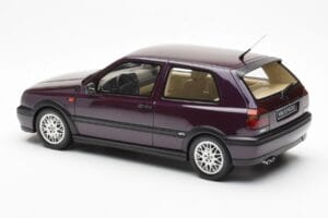 Volkswagen Golf Mk3 VR6 Syncro Tumma Violetti Helmiäinen Otto 1:18 OT1052 Hartsi — kuva 5 / 6