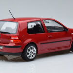 Volkswagen Golf Mk4 Punainen Norev 1:18 - image 3 of 7