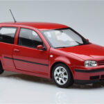 Volkswagen Golf Mk4 Punainen Norev 1:18 - image 5 of 7