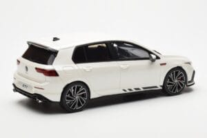Volkswagen Golf GTI Mk8 Clubsport Valkoinen Otto 1:18 OT986 Hartsi — kuva 2 / 6