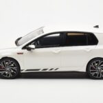 Volkswagen Golf GTI Mk8 Clubsport Valkoinen Otto 1:18 - image 3 of 6
