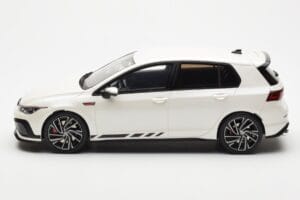 Volkswagen Golf GTI Mk8 Clubsport Valkoinen Otto 1:18 OT986 Hartsi — kuva 3 / 6