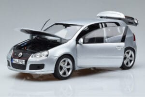 Volkswagen Golf GTI Mk5 Pirelli Edition Hopea Norev 1:18 188425 Metalli — kuva 2 / 7