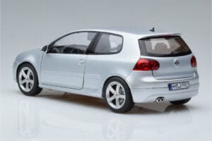 Volkswagen Golf GTI Mk5 Pirelli Edition Hopea Norev 1:18 188425 Metalli — kuva 6 / 7