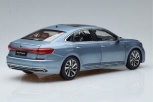 Volkswagen Passat B8 Sininen FAW 1:18 ZVF000003A Metalli — kuva 3 / 7