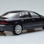 Volkswagen Phaeton V6 Mazeppa Harmaa Kyosho 1:18 - image 3 of 9