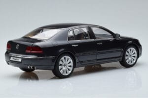 Volkswagen Phaeton V6 Mazeppa Harmaa Kyosho 1:18 08831MBK Metalli — kuva 3 / 9