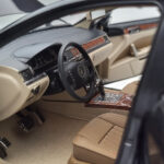 Volkswagen Phaeton V6 Mazeppa Harmaa Kyosho 1:18 - image 8 of 9