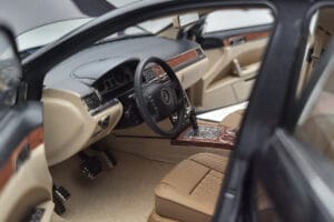 Volkswagen Phaeton V6 Mazeppa Harmaa Kyosho 1:18 08831MBK Metalli — kuva 8 / 9