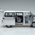 Volkswagen T4b Transporter Caravelle Minibus Schuco 1:18 450041500 Metalli - image 4 of 8