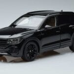 Volkswagen Touareg CR Musta FAW 1:18 LTC761021BLA Metalli