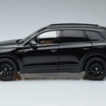 Volkswagen Touareg CR Musta FAW 1:18 LTC761021BLA Metalli - image 4 of 7