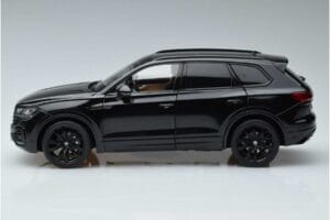 Volkswagen Touareg CR Musta FAW 1:18 LTC761021BLA Metalli — kuva 4 / 7