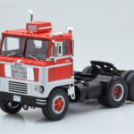 White 7400 Punainen Hopea IXO 1:43