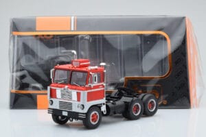 White 7400 Punainen Hopea IXO 1:43 TR170 Metalli — kuva 5 / 5