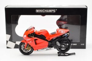 Yamaha YZR-M1 Marlboro Yamaha Team #3 M. Biaggi MotoGP 2002 Minichamps 1:12 122026303 Metalli — kuva 4 / 4