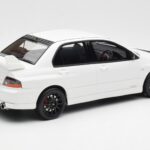 Mitsubishi Lancer Evo VIII MR FQ-400 Valkoinen Otto 1:18 - image 2 of 6