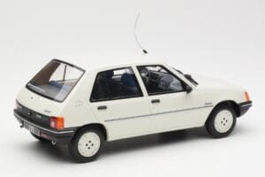 Peugeot 205 Junior Valkoinen Otto 1:18 OT463 Hartsi — kuva 2 / 6