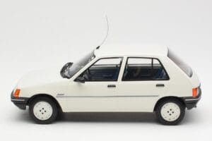 Peugeot 205 Junior Valkoinen Otto 1:18 OT463 Hartsi — kuva 3 / 6