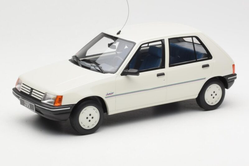 Peugeot 205 Junior Valkoinen Otto 1:18 OT463 Hartsi