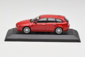Alfa Romeo 159 Sportwagon Alfa Punainen Minichamps 1:43 400120511 Metalli