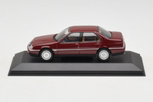 Alfa Romeo 164 3.0 Super V6 Tummanpunainen Minichamps 1:43 436120700 Metalli