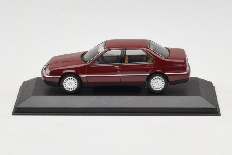 Alfa Romeo 164 3.0 Super V6 Tummanpunainen Minichamps 1:43 Alfa Romeo 164 3.0 Super V6 Tummanpunainen Minichamps 1:43 436120700 Metalli