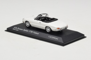 Alfa Romeo 1750 Spider Veloce Valkoinen Minichamps 1:43 400120530 Metalli — kuva 3 / 4
