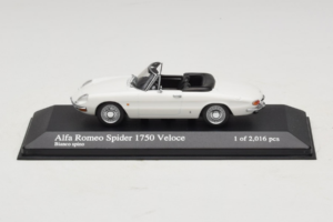 Alfa Romeo 1750 Spider Veloce Valkoinen Minichamps 1:43 400120530 Metalli