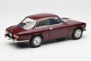 Alfa Romeo 2000 GTV Kastanjanpunainen Norev 1:18 187916 Metalli — kuva 3 / 8