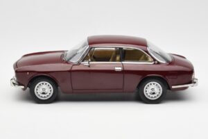 Alfa Romeo 2000 GTV Kastanjanpunainen Norev 1:18 187916 Metalli — kuva 4 / 8