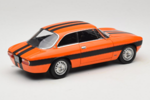Alfa Romeo 2000 GTV Oranssi Norev 1:18 187918 Metalli — kuva 3 / 8
