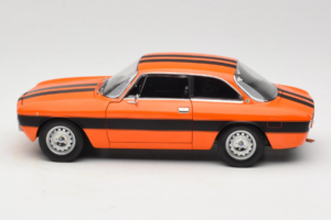 Alfa Romeo 2000 GTV Oranssi Norev 1:18 187918 Metalli — kuva 4 / 8