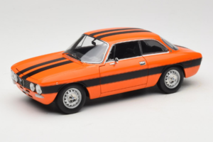 Alfa Romeo 2000 GTV Oranssi Norev 1:18 187918 Metalli