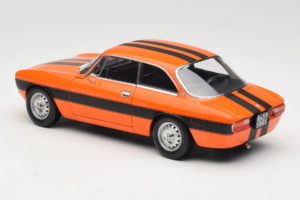 Alfa Romeo 2000 GTV Oranssi Norev 1:18 187918 Metalli — kuva 7 / 8