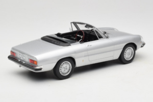 Alfa Romeo 2000 Spider Hopea Norev 1:18 187884 Metalli — kuva 2 / 6