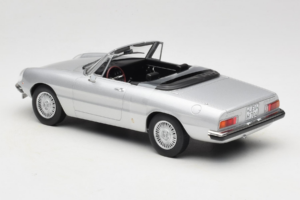 Alfa Romeo 2000 Spider Hopea Norev 1:18 187884 Metalli — kuva 5 / 6