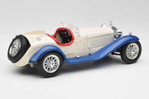 Alfa Romeo 2300 Spider Valkoinen & Sininen Bburago 1:18 3008-M1 Metalli — kuva 2 / 6