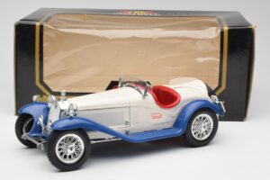 Alfa Romeo 2300 Spider Valkoinen & Sininen Bburago 1:18 3008-M1 Metalli — kuva 6 / 6