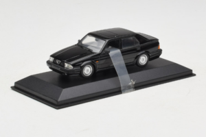 Alfa Romeo 75 3.0 V6 Musta Minichamps 1:43 403120463 Metalli — kuva 2 / 4