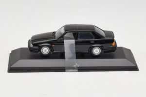 Alfa Romeo 75 3.0 V6 Musta Minichamps 1:43 403120463 Metalli