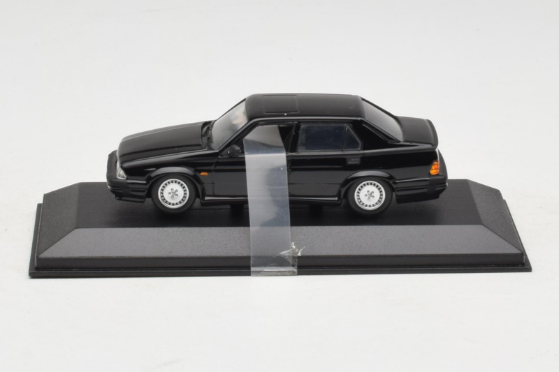 Alfa Romeo 75 3.0 V6 Musta Minichamps 1:43 403120463 Metalli