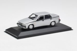 Alfa Romeo 75 3.0 V6 Hopea Minichamps 1:43 400120461 Metalli — kuva 2 / 4