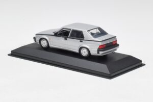 Alfa Romeo 75 3.0 V6 Hopea Minichamps 1:43 400120461 Metalli — kuva 3 / 4