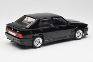 Alfa Romeo 75 Turbo Evoluzione Musta MCG 1:18 MCG18429 Metalli — kuva 2 / 6