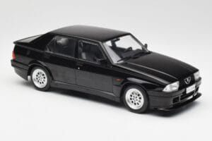 Alfa Romeo 75 Turbo Evoluzione Musta MCG 1:18 MCG18429 Metalli — kuva 4 / 6