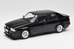 Alfa Romeo 75 Turbo Evoluzione Musta MCG 1:18 MCG18429 Metalli